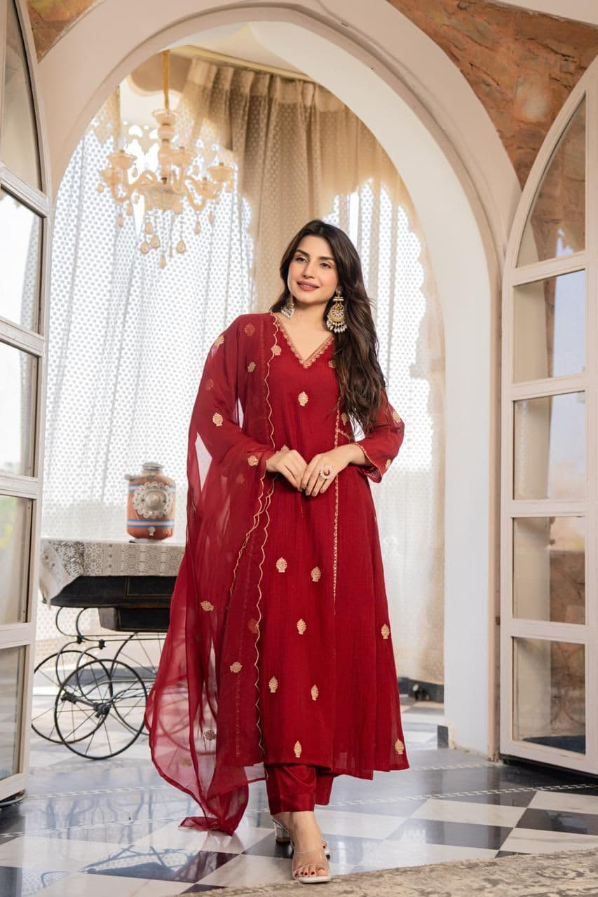 Cush silk embroidery suit with organza dupatta view 4