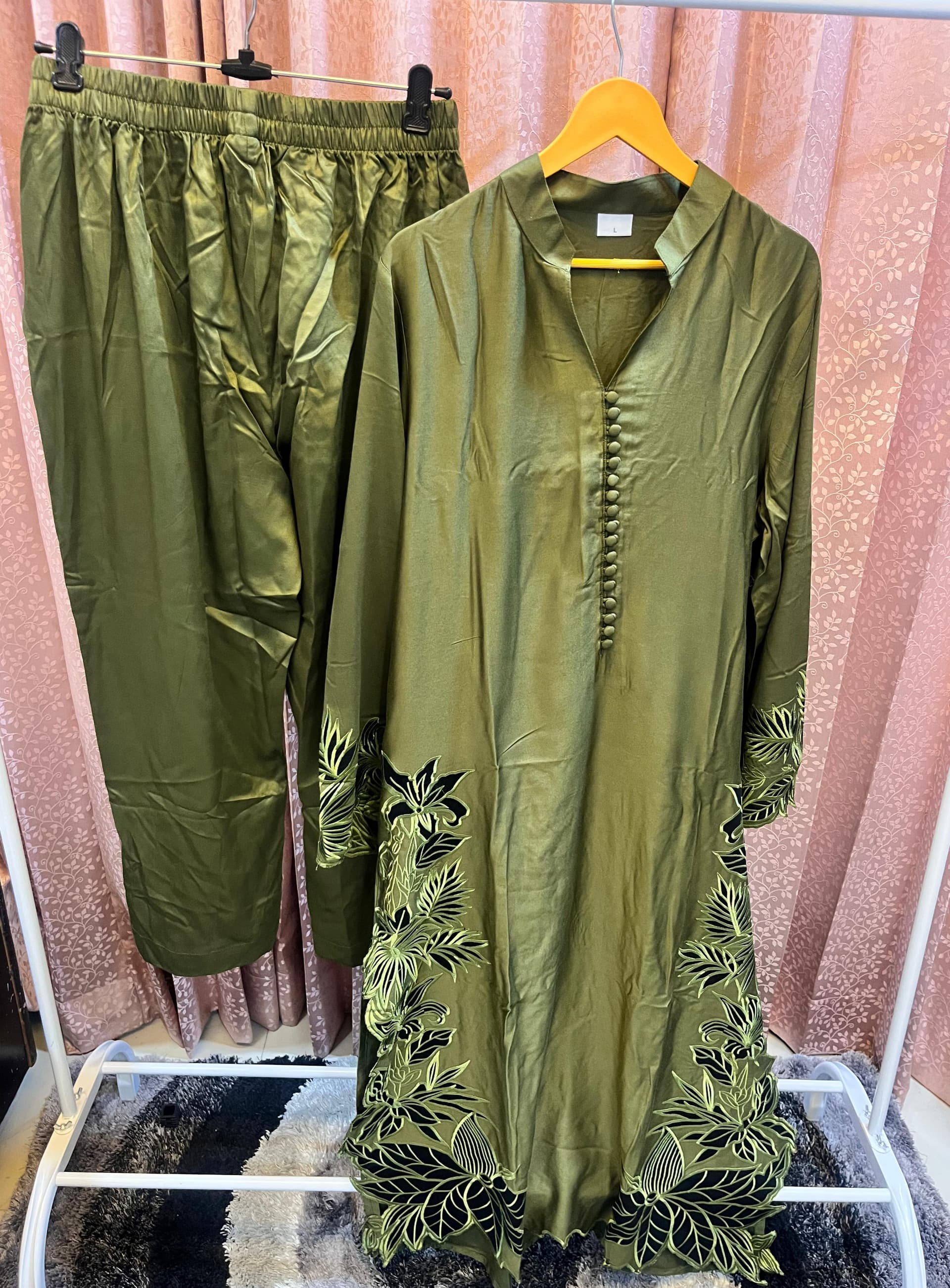 TWO PIECE SET DESIGNED WITH INTRICATE DETAILINGS - VISCOSE SILK view 2