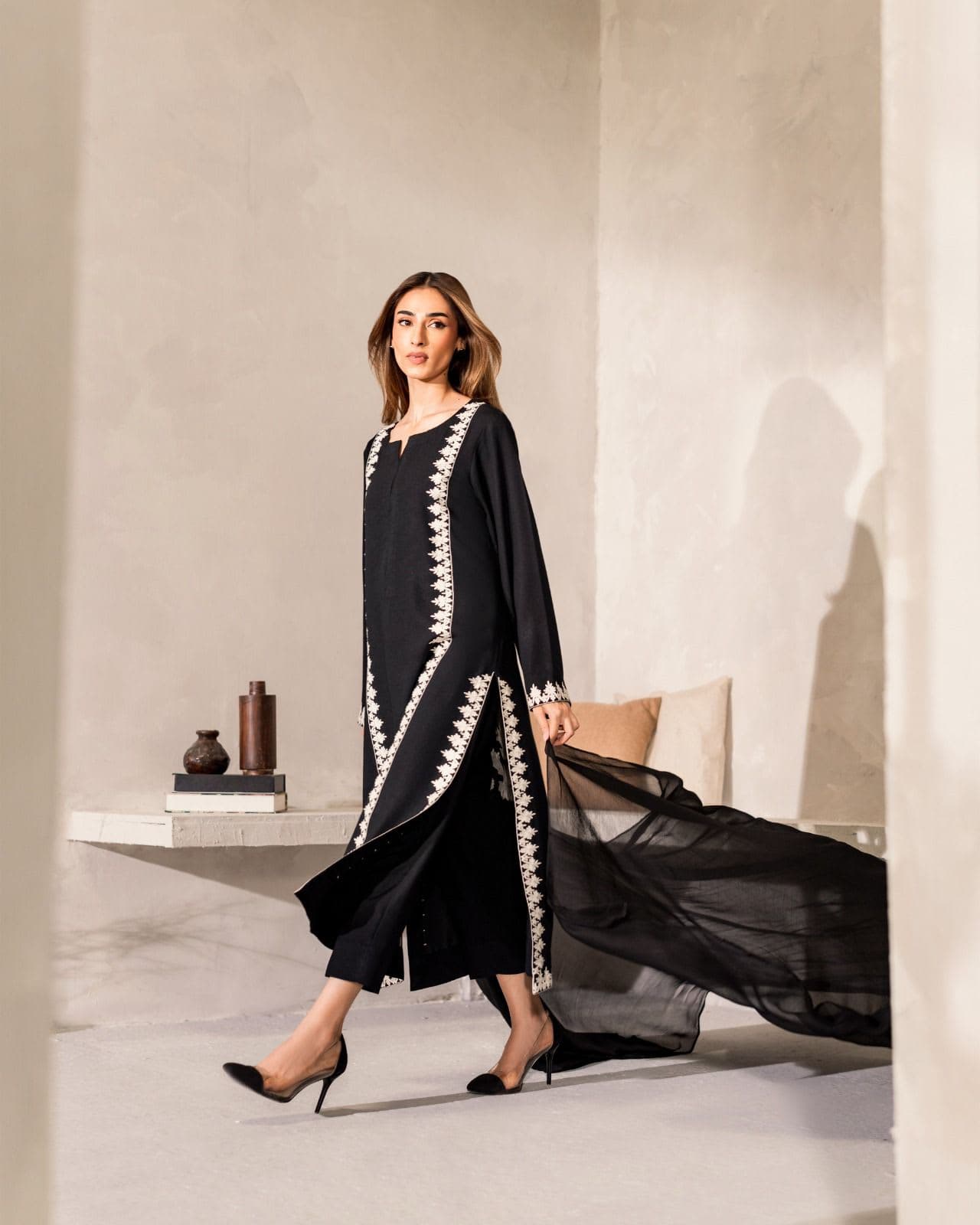 2 PIECE SET DESIGNED WITH INTRICATE DETAILINGS view 3