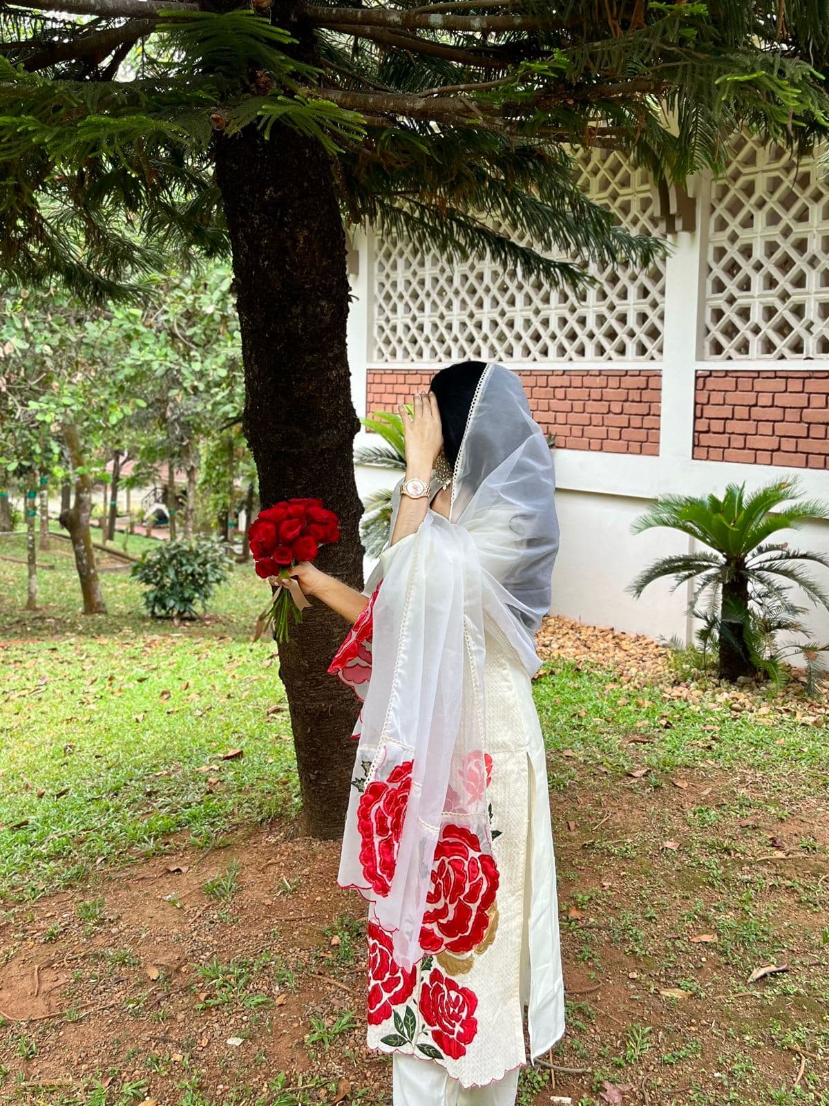 UNSTICHED SUIT WITH APPLIQUE HANDWORK view 3